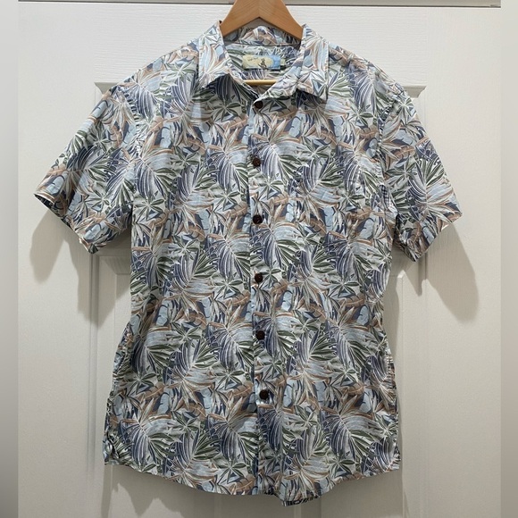 High Surf Hawaiian Button Up Shirt with Coconut Shell Buttons, XL or Extra Large - Picture 3 of 10